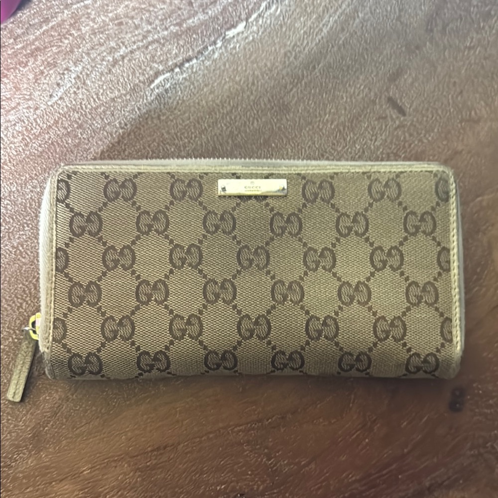 Gucci GG Emblem Brown Zip-Around Wallet - Picture 2 of 16